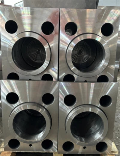 Qual è il peso del braccio di presa di un escavatore?